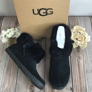UGG Genuine Shearling Lined Elowen Bootie, Size 5 M - Black